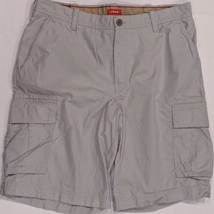 Izod khaki cargo shorts size 34 light gray/tan